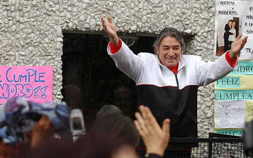 MuertosArg's tweet image. 04/01/2010 murió Sandro de América.
Único. Local. Irrepetible.