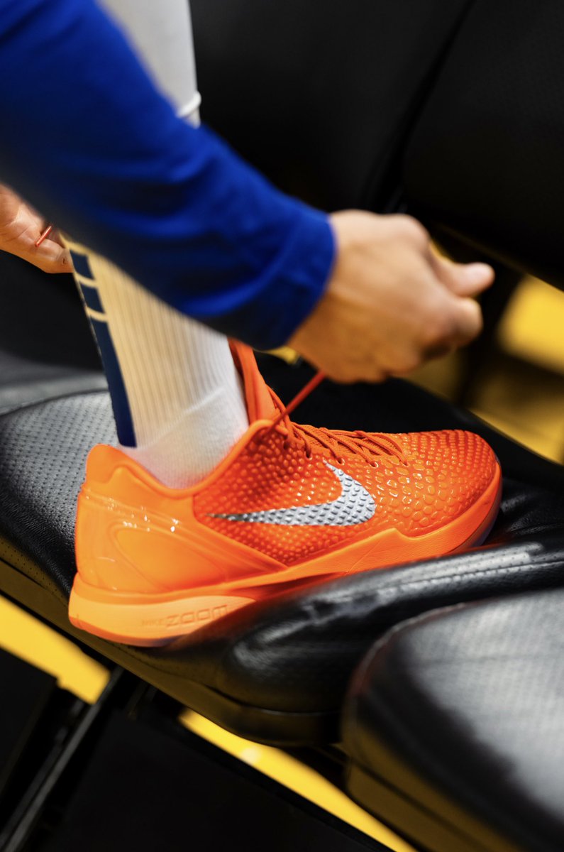 JustFreshKicks's tweet photo. Steph Curry warming up in the "WNBA" inspired Nike Kobe 6s 🔥 https://t.co/hKj32EVsOR
