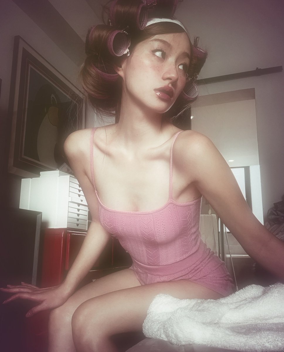 isntvoid's tweet image. getting ready ♡