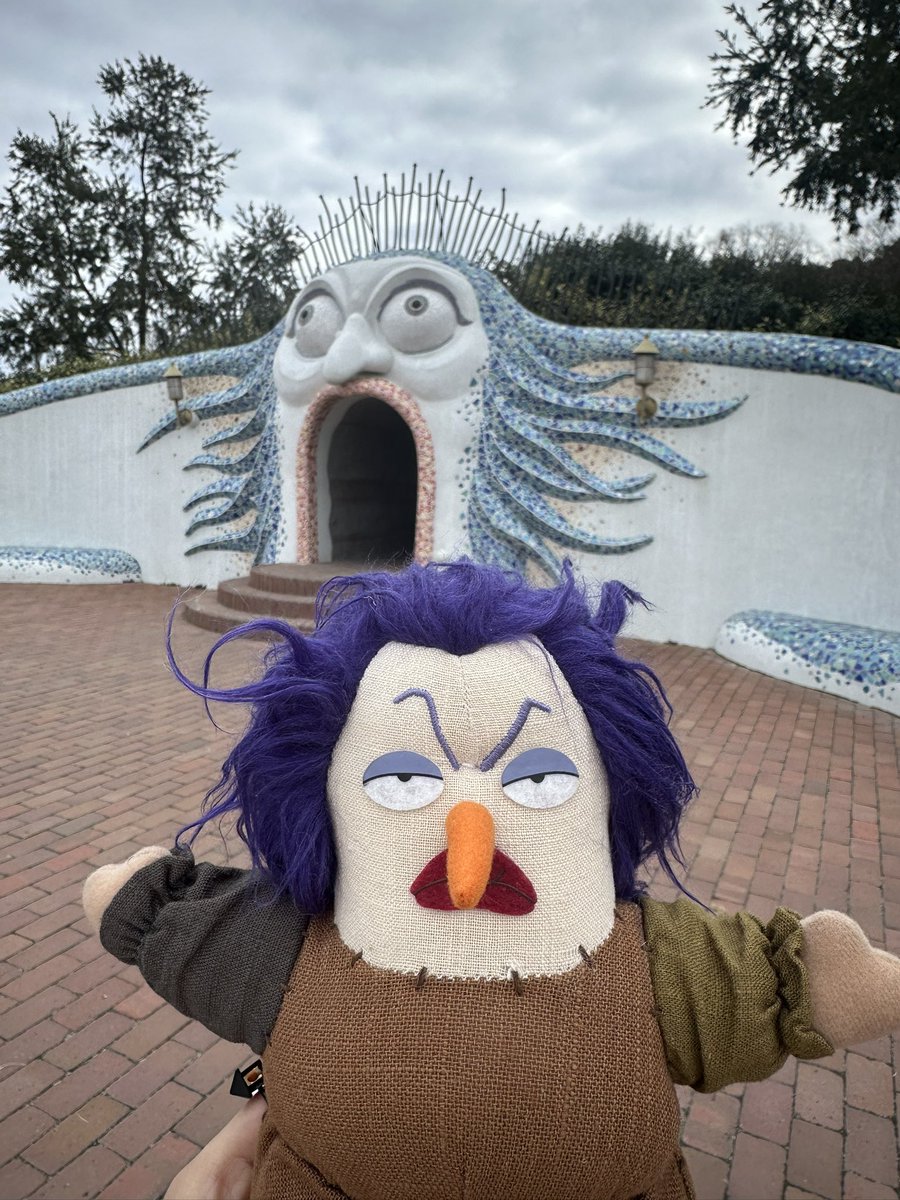 このベラヤーガのぬいぐるみ、ふつーに13人の魔女団にあるのか