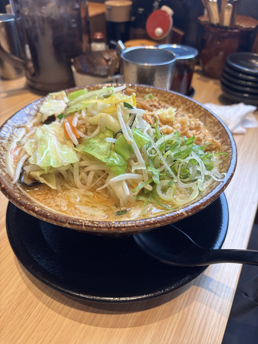 Snowusgi71's tweet photo. 今年初ラーメンと半チャーハン。 https://t.co/PUpmQCcqDD