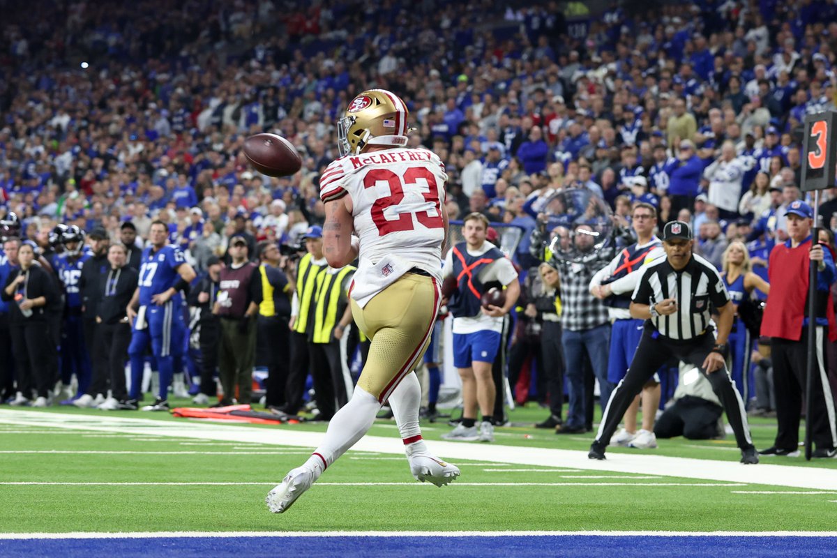 UnderdogNFL's tweet image. Seasons with 100+ receptions by an RB all-time:

Christian McCaffrey - 3
Every other RB in NFL history combined - 4