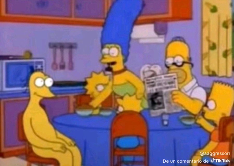 yo en llamada escuchando como sasori, sai y sasuke hacen chistes q no entiendo.