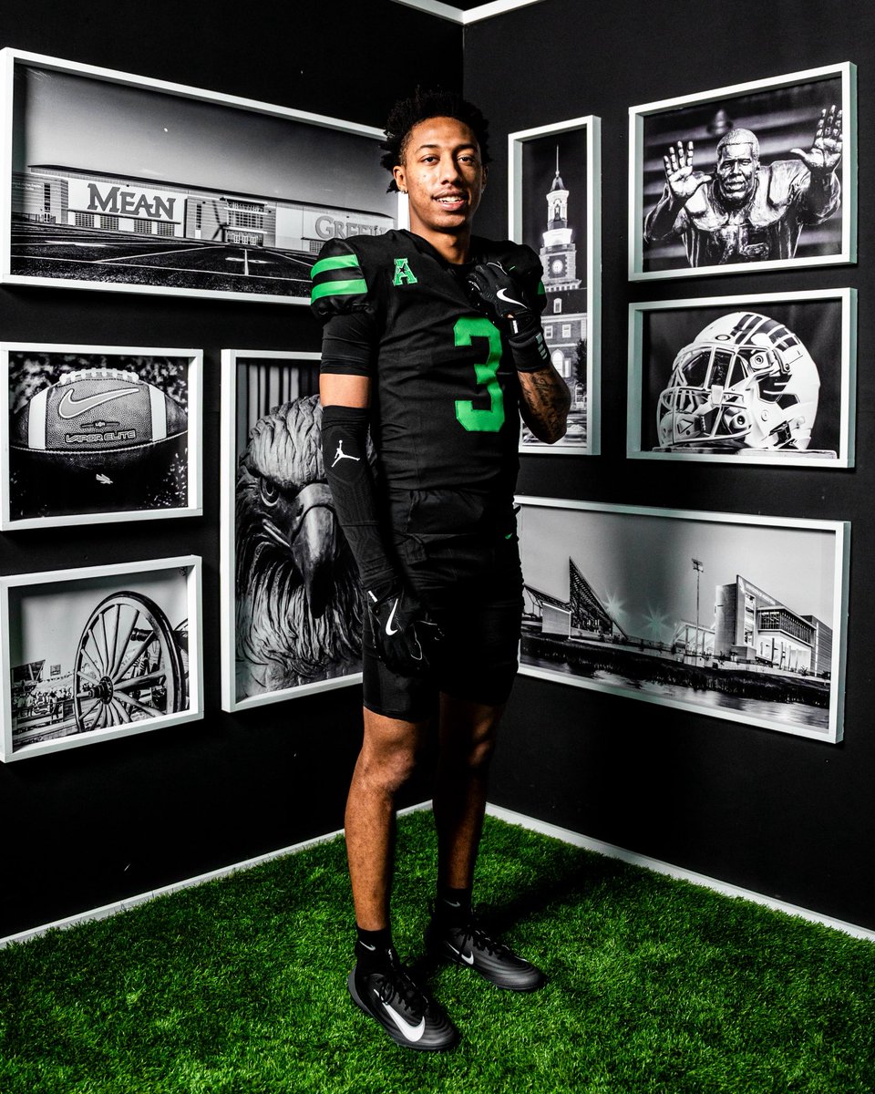 PeytonTaylor0's tweet photo. #AGTG North Texas Offered! 💚🖤 @AscensionFB1 https://t.co/s91NCUoz16