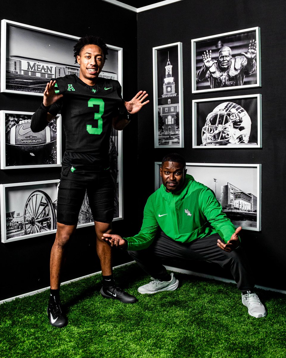 PeytonTaylor0's tweet photo. #AGTG North Texas Offered! 💚🖤 @AscensionFB1 https://t.co/s91NCUoz16