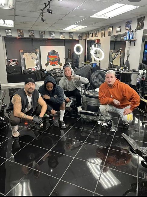 Kendrick making niggas squat cause he’s insecure about his height 😂