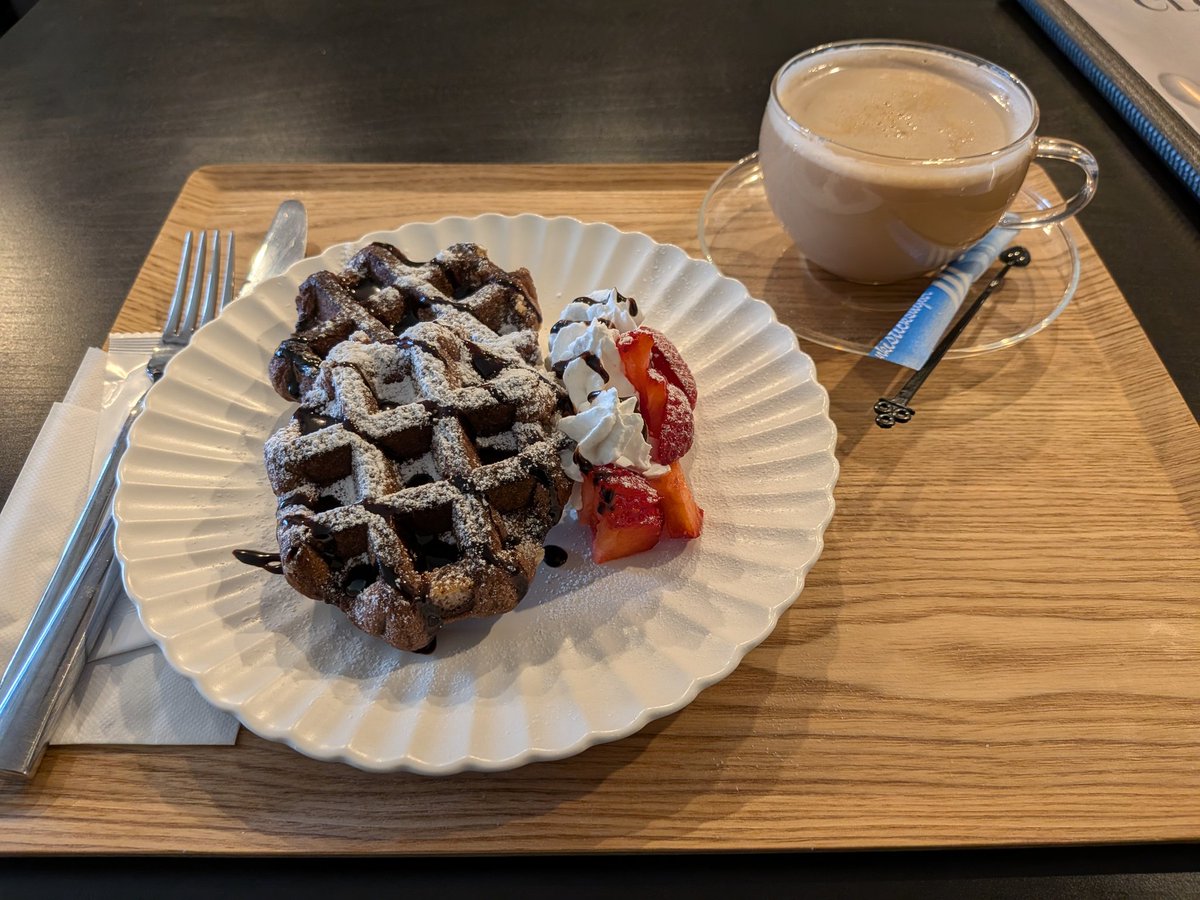 初詣行ってきて帰りにメチャウマワッフル食べてきました🫲😋🫱