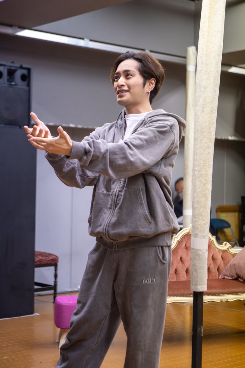 aj_figaro2026's tweet photo. 「#楽劇フィガロ」
Cast Massage①✏
￣V￣￣￣￣￣￣￣
開幕直前！
稽古を通しての印象や本作の見どころについて教えてくださいました！

フィガロ役：#矢田悠祐 さん

📅2026年1月8日～18日
📍東京芸術劇場シアターウエスト
🔻チケット好評発売中！🎫
https://t.co/bXLTTkX4Cf https://t.co/9po3uZUkpy