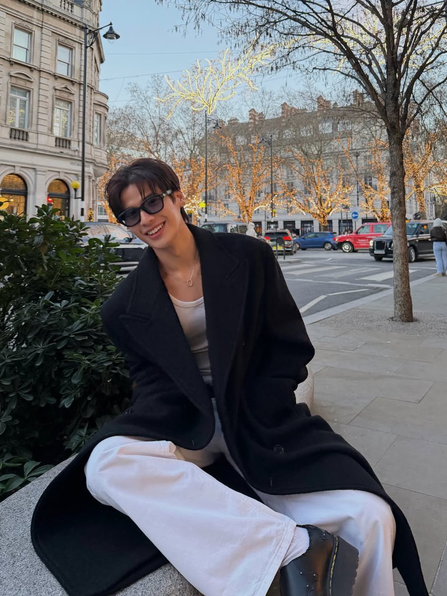 YOU KNOW I LOVE A LONDON BOY!