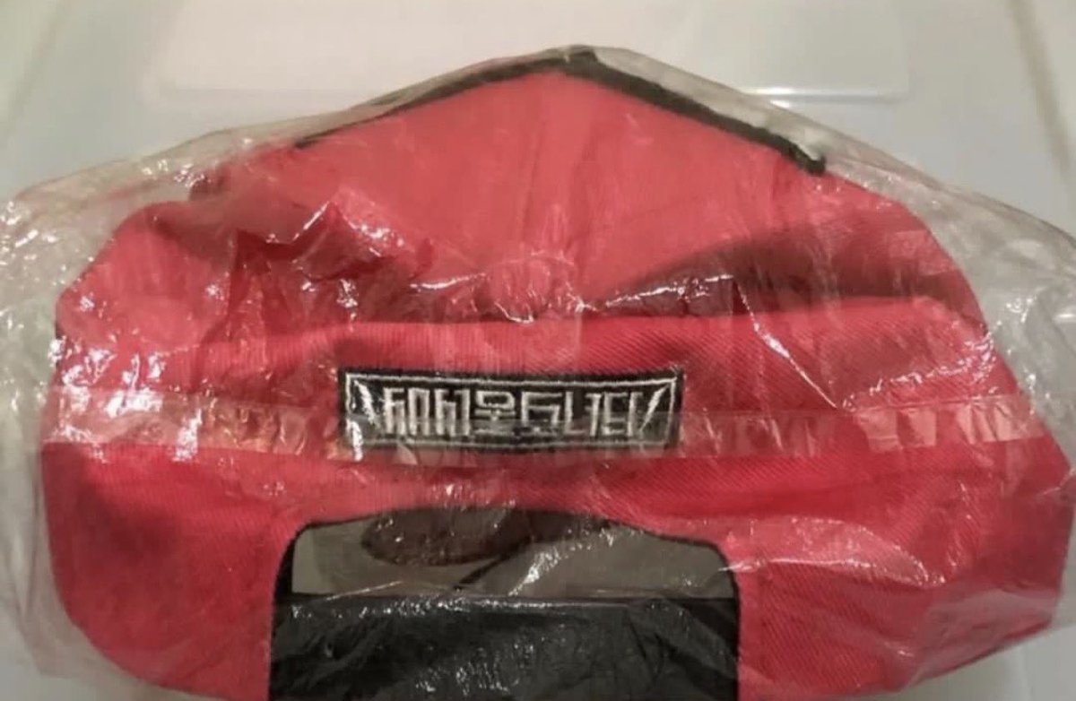 deerbear8843's tweet photo. WTS Girls Generation SNSD Ball Cap 

Brand new
Sealed with tag
rare
5,000 https://t.co/gQmCc0hYAI