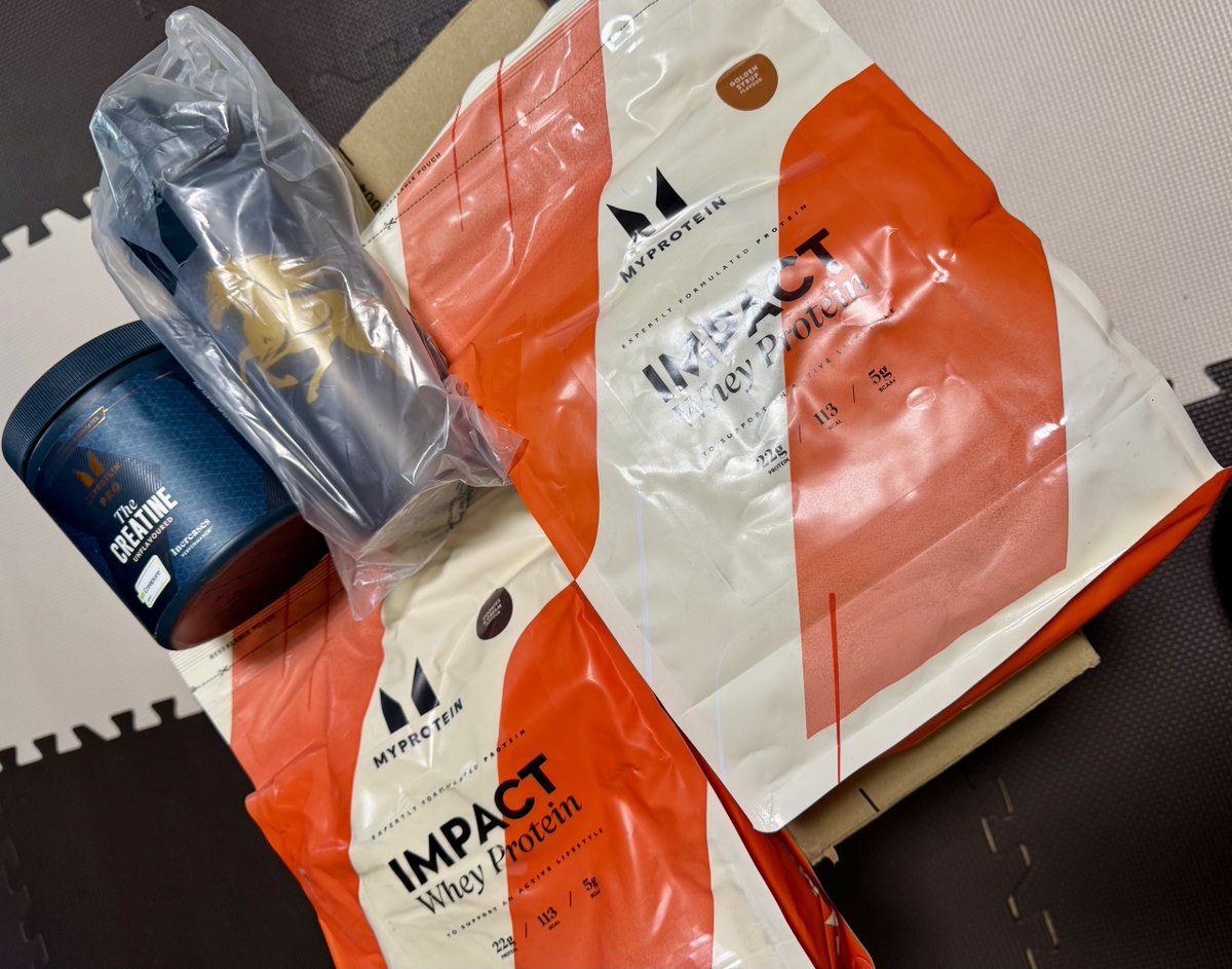 CYCLEOSHOW's tweet image. 年始発注のプロテインが早々に到着。
今回は試しに甘系のゴールデンシロップ、クッキー&amp;amp;クリームを購入、さて、ハズレじゃない事を祈るばかり🙏
