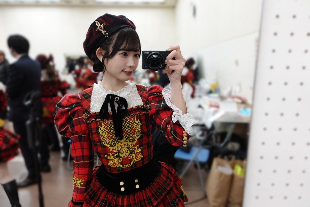 AKB48 67枚目シングルの 握手会の受付がこの後13：00までです❕ 1