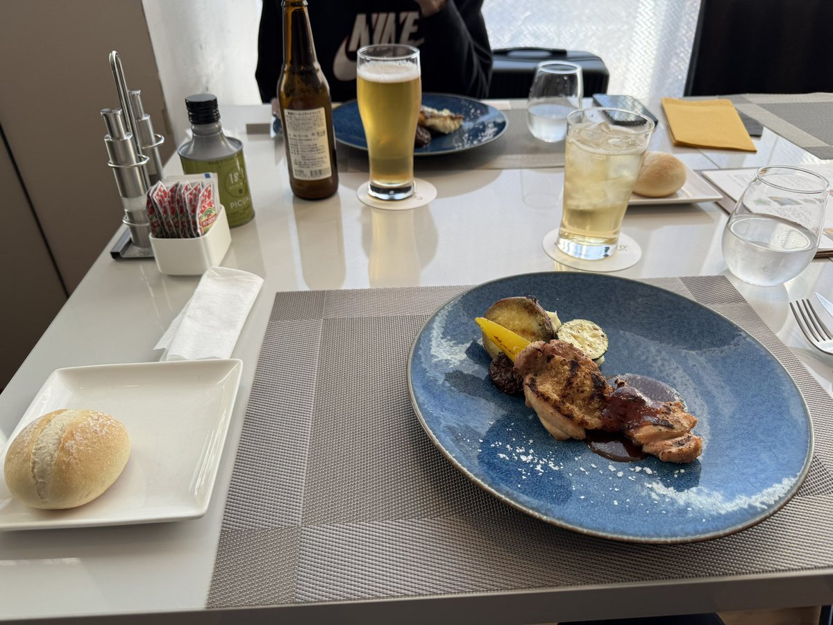 kyosuke_monst's tweet photo. そういえばこの前シルヴィオ氏とランチ行ってきたദി- ̫ -) https://t.co/dOuVcOtyRo