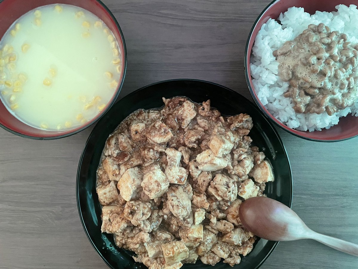 お昼ご飯(麻婆豆腐、コーンスープ、米と豆