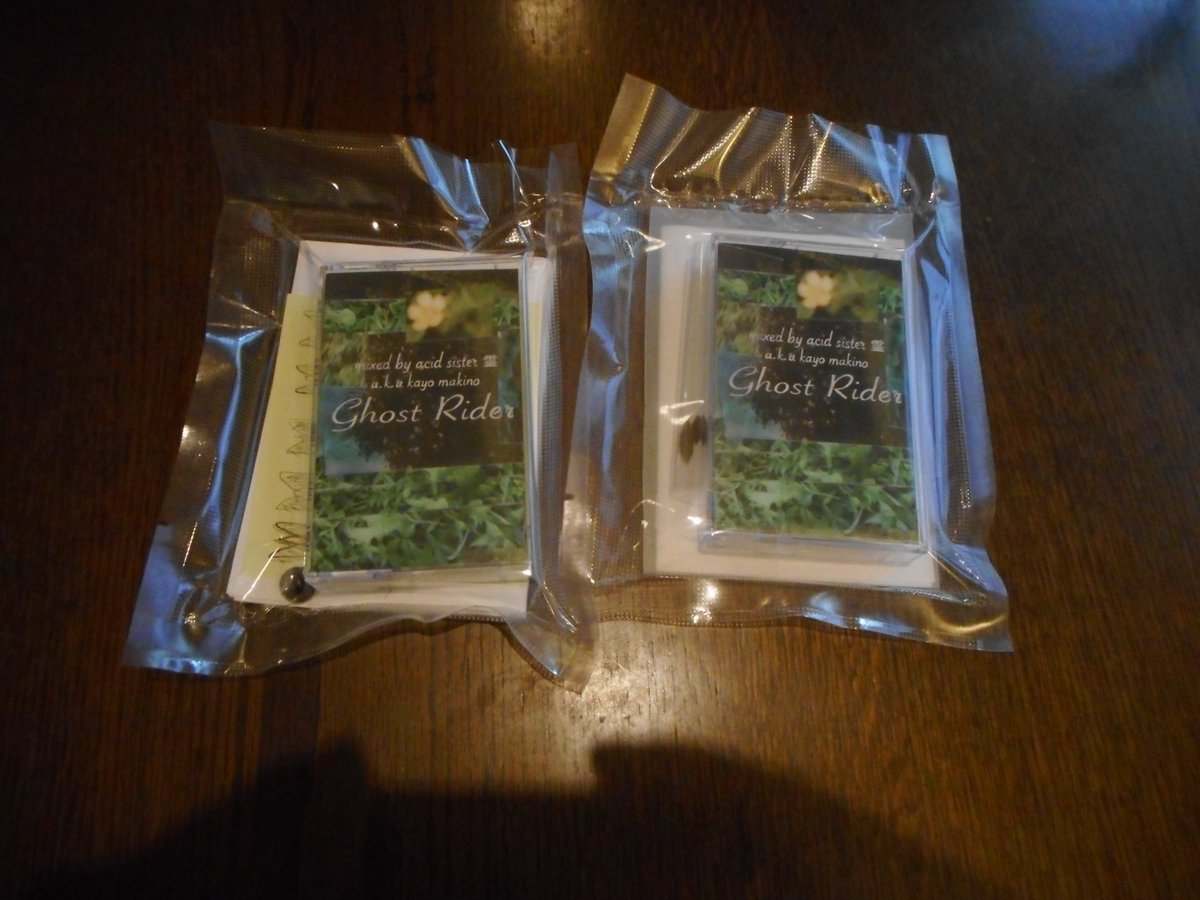 ＜新入荷！＞

『Ghost Rider』mixed by acid sister 霊 a.k.a kayo makino
(Cassette) 2000円

cukooレーベルより新作が届きました！冷気と熱気の極端を行き来する規格外のライブミックスリミックス。物体としても美しいです。