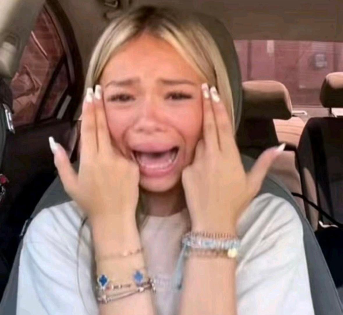 yo nada más tengo 3 horas de sueño el día de hoy y no quiero dormir x si pasa algo más