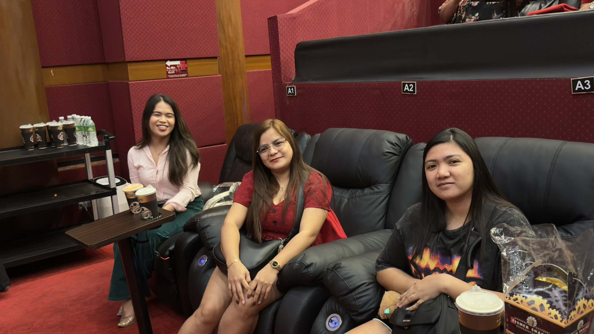 Happening now at our block screening for Shuveedooo! ✨

#ShuveeEtrata | Shuvee Etrata