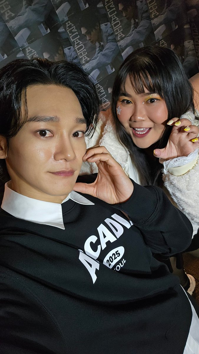 rnksptr's tweet image. Rill dapet 3x jepret, DAN DIA HUMBLE BANGET ANJENG BERKALI KALI BUNGKUK SENYUM SAPA SALAM DAN BILANG TERIMA KASIH padahal harus nya kita yg bilang thanks ke dia, karena perkiraan ku blio selesei take jam 11 an 🥺