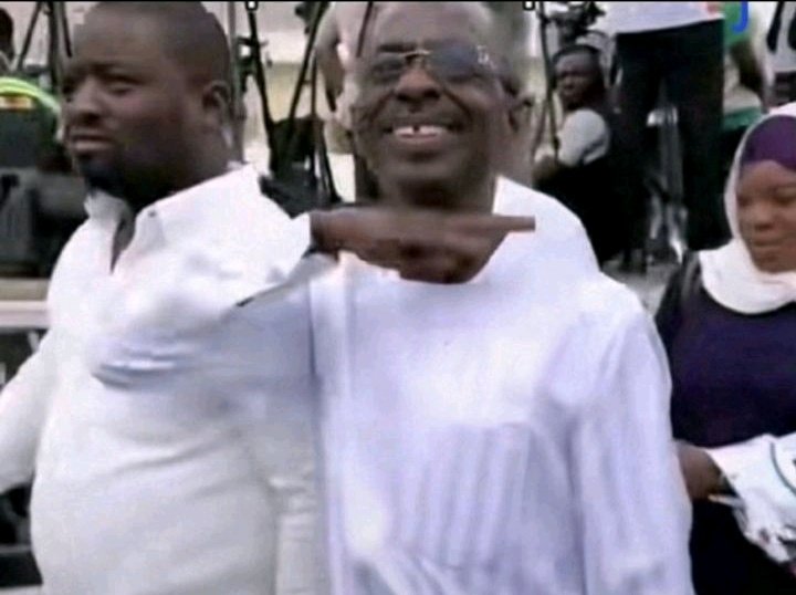 kichwa_'s tweet image. Babu owino pulled a trigger on a dj ,now table turns mnaanza kueka double standards haha,heri angepewa copper baridi politicians don't give af about us