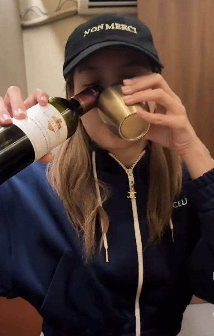 4llllUniverse's tweet image. ชั้นเชื่อละว่ายัยน้องลิซเหมือนธามไทในเวอร์ชั่นผู้ญิ๋ง 555555
#LISA @wearelloud