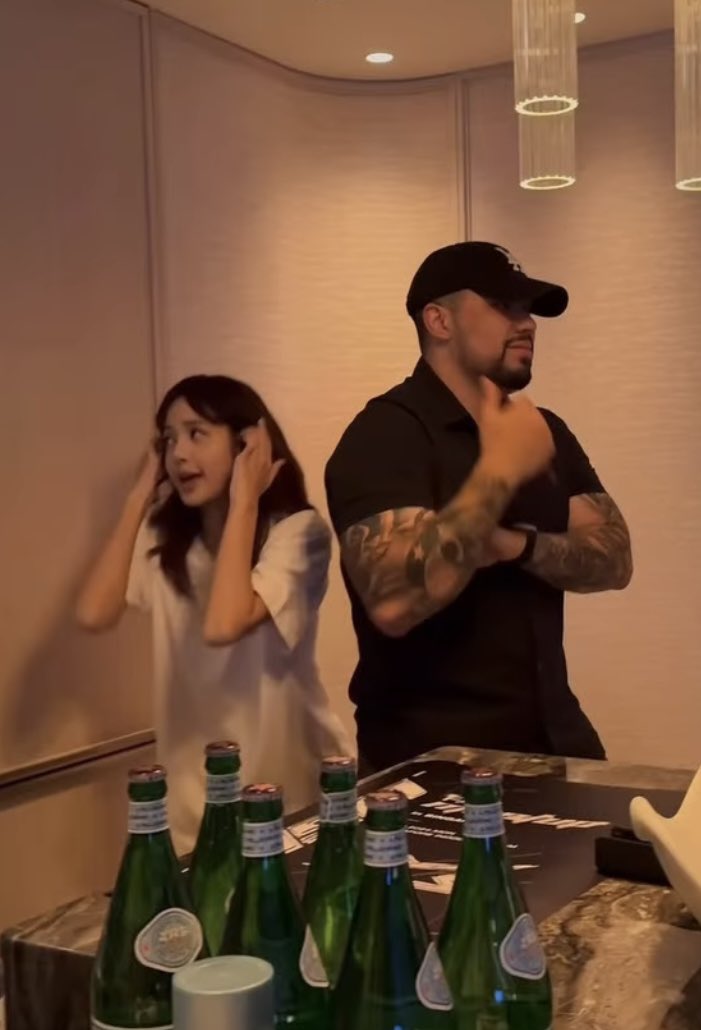 4llllUniverse's tweet image. ชั้นเชื่อละว่ายัยน้องลิซเหมือนธามไทในเวอร์ชั่นผู้ญิ๋ง 555555
#LISA @wearelloud