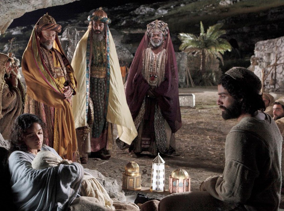 El #EvangelioDeHoy narra las peripecias de los magos en la búsqueda de Jesús. Dejan su casa, recorren caminos desconocidos, perseveran en su propósito no obstante los contratiempos del viaje… Nosotros ¿qué tan dispuestos estamos para buscar al Señor, arriesgando la vida por Él?