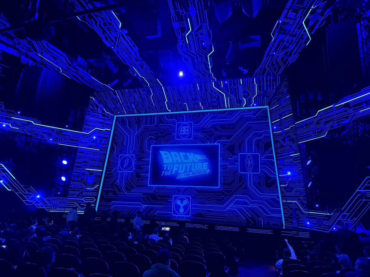 バックトゥザフューチャーの劇団四季ミュージカルにきたぞおおお