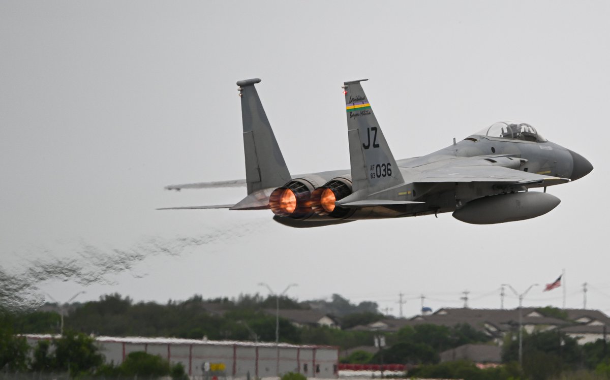 619_Aviation's tweet image. F-15s from the Bayou Militia showing off the capabilities of the undefeated F-15C at Randolph AFB in Texas
#f15 #f15strikeeagle #JZ #bayoumilita