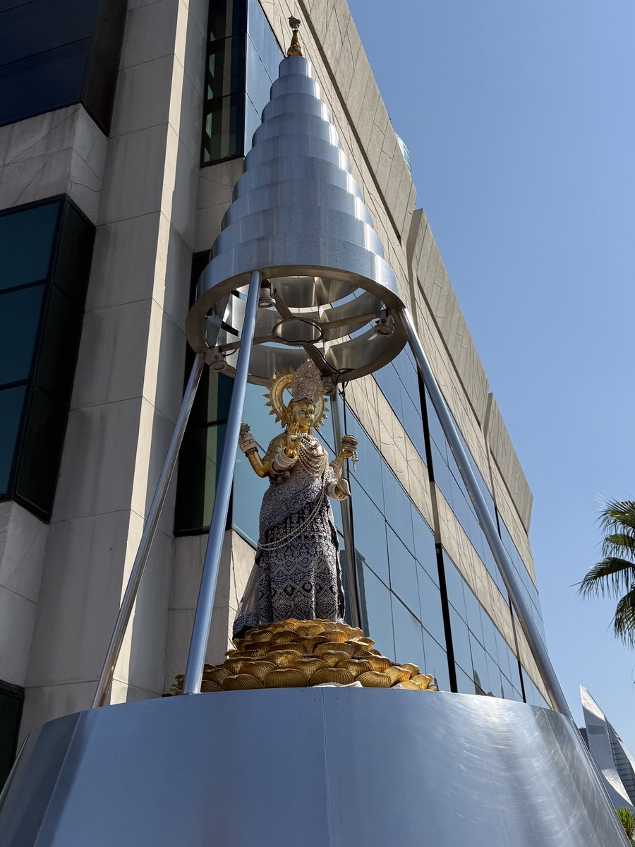 ปี 2025 เป็นติ่ง เป็นแม่ค้า เป็นนักเรียน เป็นคนไข้ เป็นนักท่องเที่ยว ปี 2026 ก็คงเหมือนเดิม เพิ่มเติมคือมีพลังชีวิตมากขึ้น มีสิ่งที่อยากทำให้ได้ ขอให้เป็นปีที่ดีสำหรับเรา ครอบครัว ลูกค้า เพื่อนๆและทุกคนที่ผ่านมาเจอข้อความนี้ด้วยนะคะ สวัสดีปีใหม่ค่ะ 💚🩷