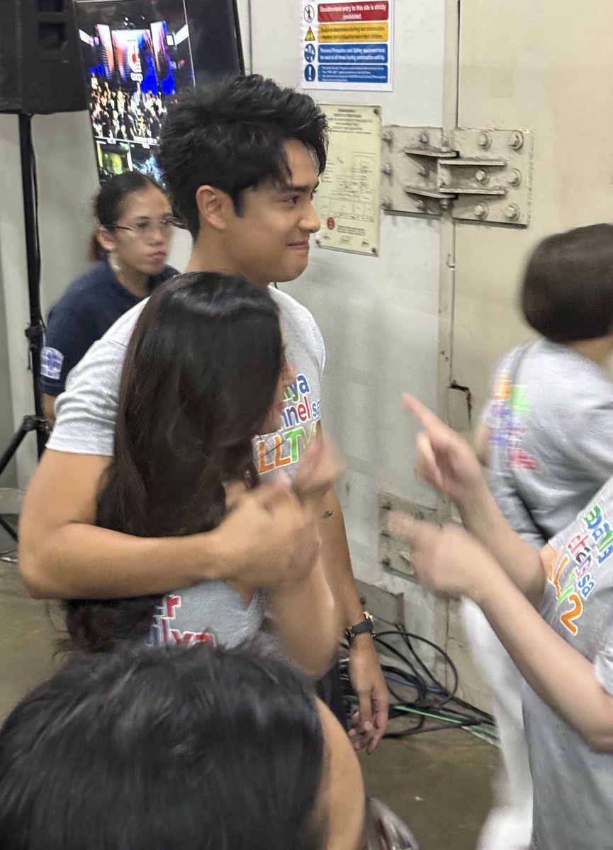 May kasamang gigil yung akbay eh! Kita ang saya! 

TOTAL PERFORMER BELLE

#DONNYmazingStartOfYear
#DONBELLEazingKiligForAll