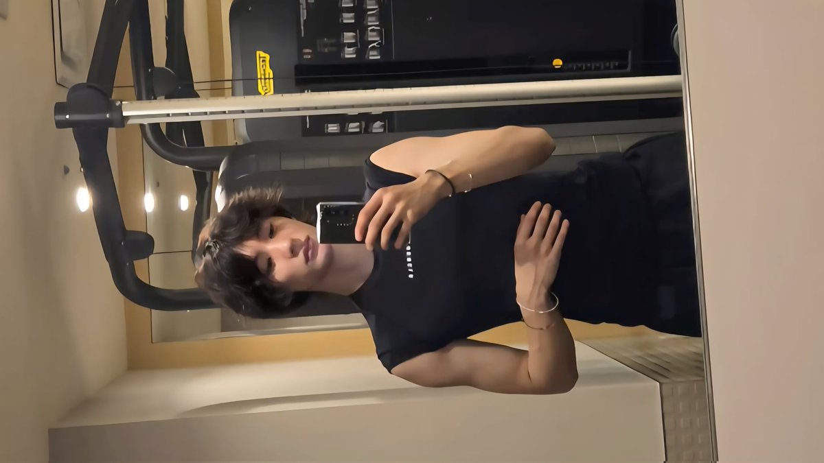 mysungchanyoung's tweet image. 거울셀카 &amp;lt;3