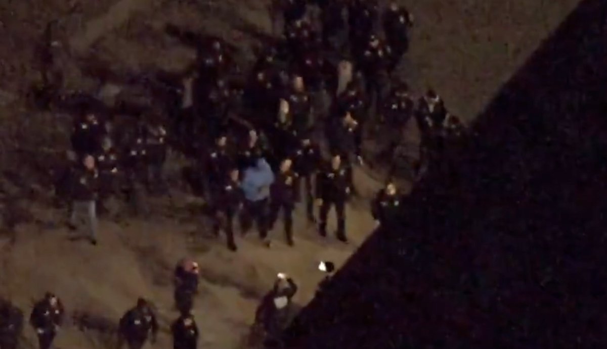 #Internacional 
Cerca de las 5 de la tarde, llegó el avión donde estaba siendo trasladado Nicolas Maduro; a Newburgh, NY, EE.UU.