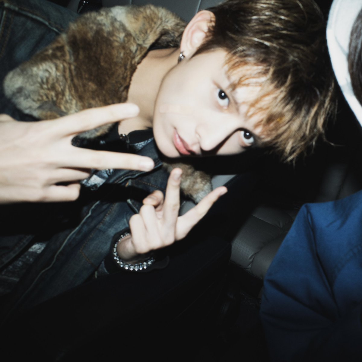 jamsebond1014's tweet image. 얼굴보소