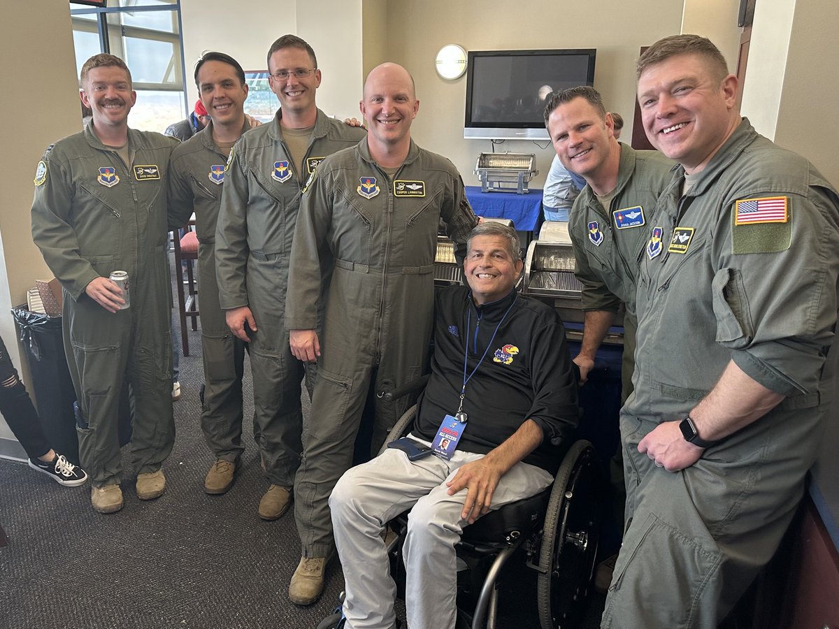 James Elliott tweet media