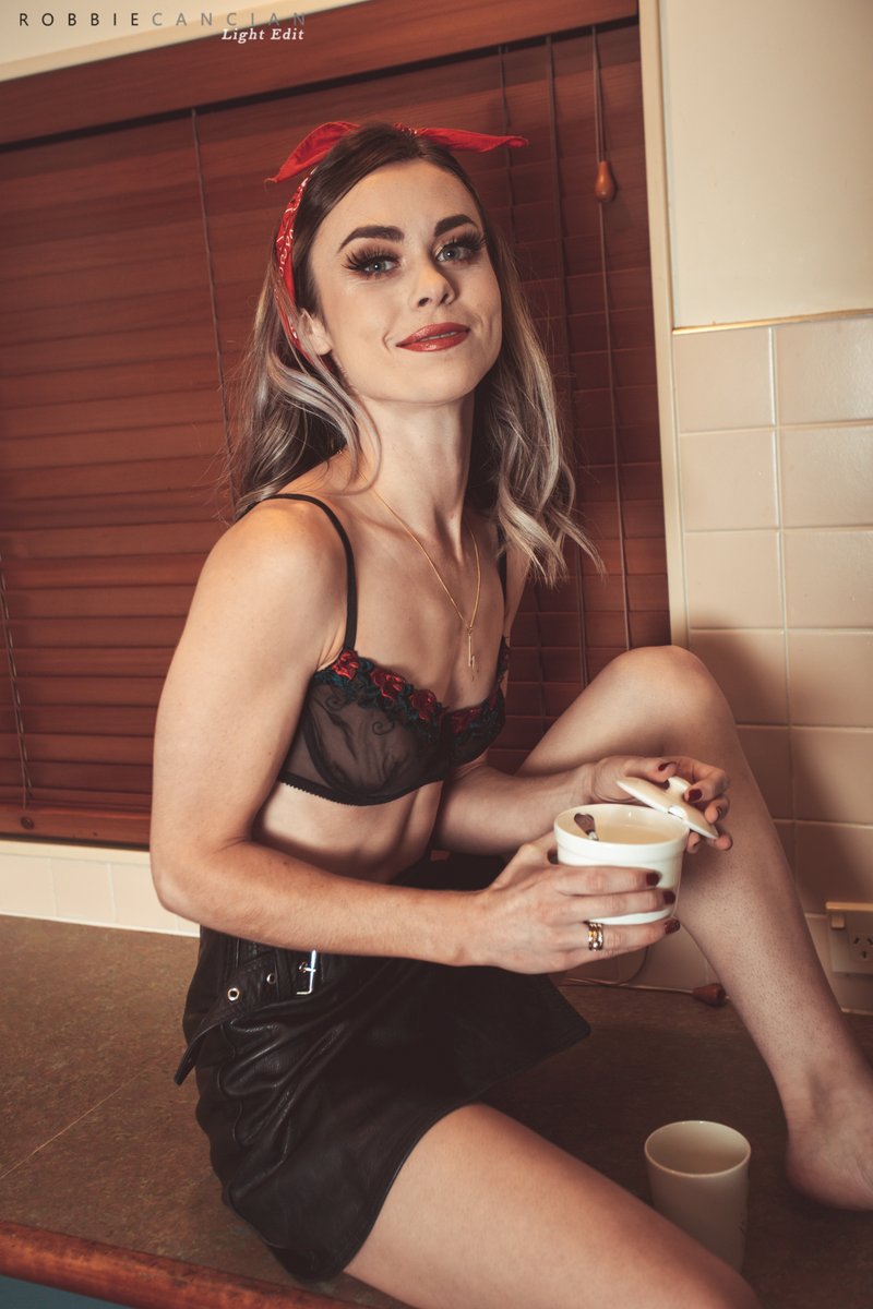NZsHottest's tweet photo. Pin up energy in the kitchen with a playful baking twist. Short skirt teasing and confident abs on show. 🍰🔥
#PinUpVibes #KitchenShoot #UpSkirt #ConfidentEnergy https://t.co/ueFE14i4HJ