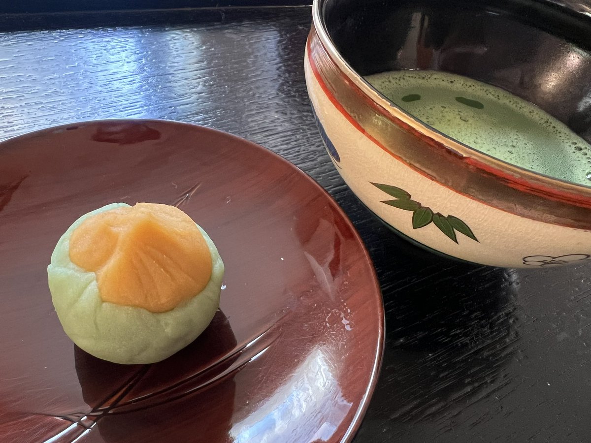 irinoyoshiko's tweet photo. 早くも三が日過ぎましたが、、
あけましておめでとうございます🎍
実家で賑やかに2026年を迎えました！
今年は全てウマくいく🐎💨
そう信じて駆け抜けたいと思います😊
皆様、本年もよろしくお願いいたします✨

#おせち #白味噌のお雑煮 #和菓子 #鶴屋八幡 https://t.co/93PdQtYXa0