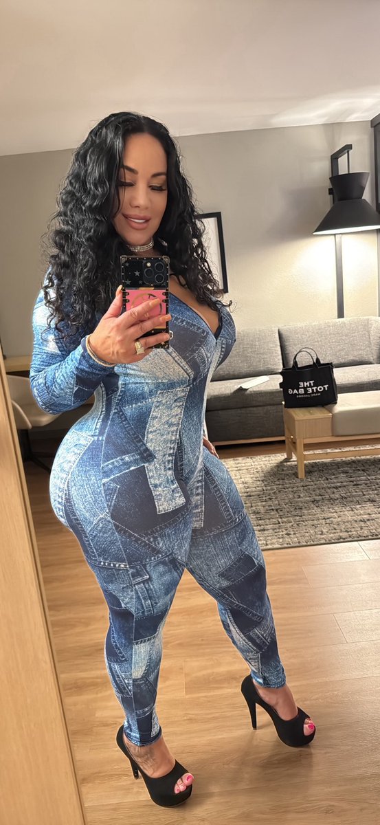 queenroguexxx1's tweet photo. What is your plan for tonight? https://t.co/PX5P42WLEs