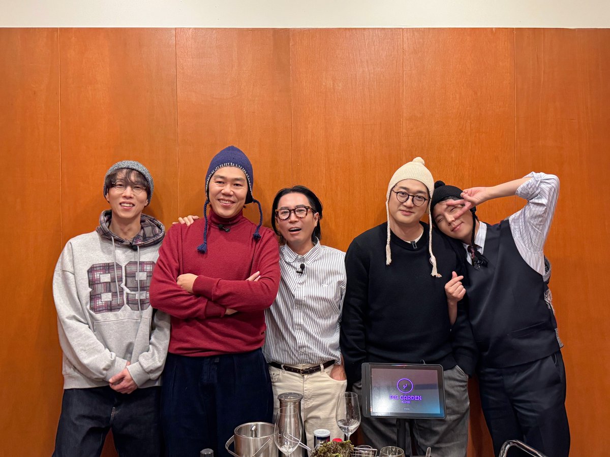 #정재형 #이상순 #페퍼톤스 #정승환

웃음 가득한 2026 신년회🧚

유튜브 <요정재형> 채널에서 시청하실 수 있습니다!

<a href="/le_petit_piano/">J.H.JUNG</a> <a href="/pptnznoshel/">이장원 (Edward J Lee)</a> <a href="/pptnzexpress/">페퍼톤스 peppertones</a> <a href="/meet_the_seung/">정승환 (JUNG SEUNG HWAN)</a> 
#JungJaeHyung #LeeSangSoon #PEPPERTONES #신재평 #이장원 #ShinJaePyung #LeeJangWon #JungSeungHwan 
#요정재형