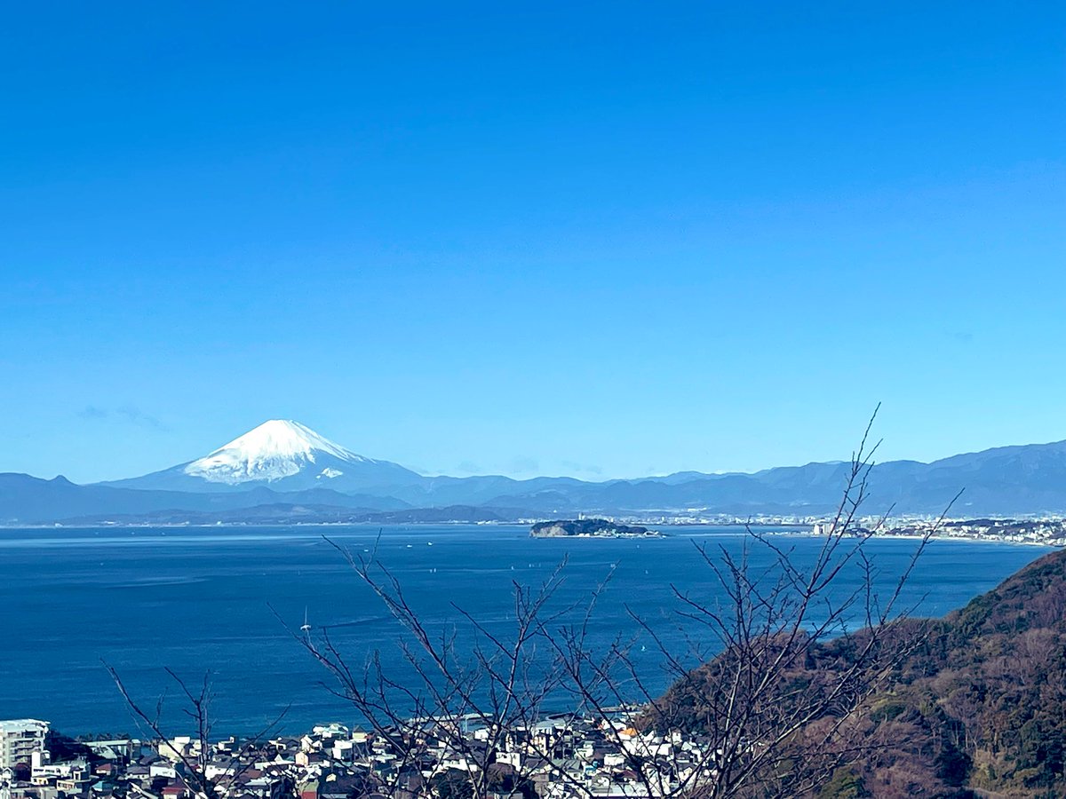 okadachildren's tweet photo. 新年に同級生と山登り(ハイキング)

#逗子 #逗子葉山 #鎌倉 #富士山 #江ノ島 https://t.co/gMztIXVEJs