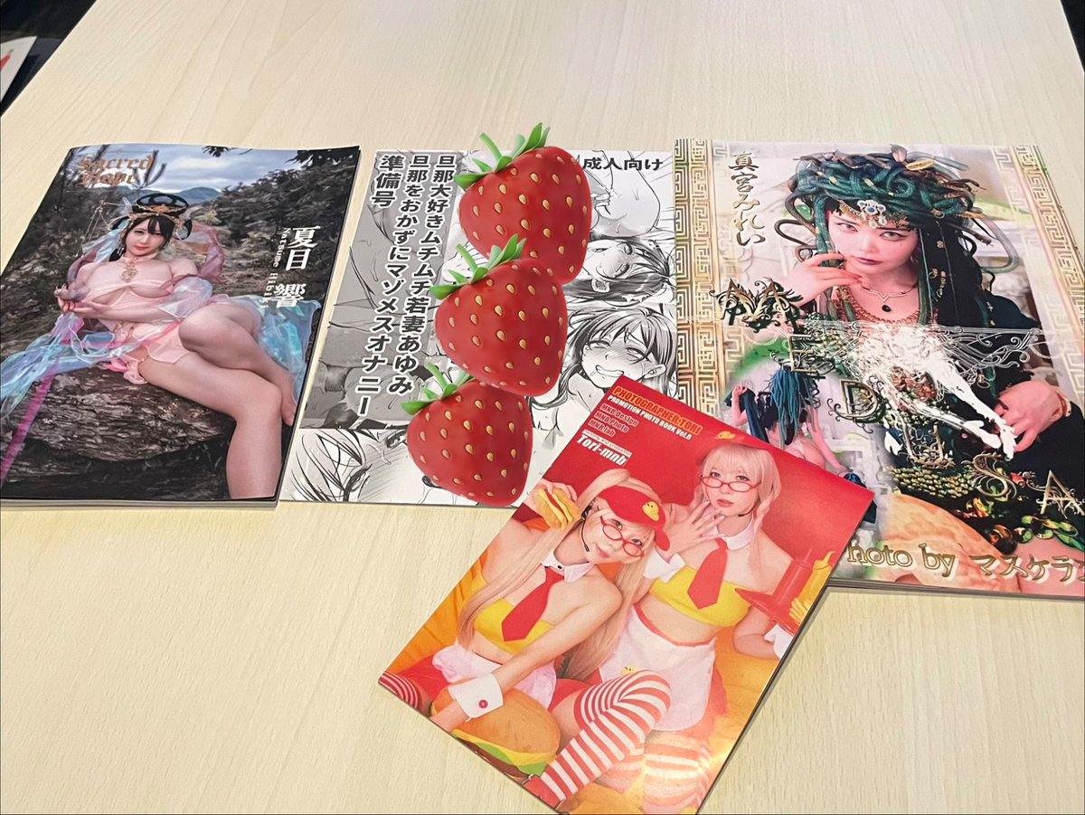 #コミックマーケット107
ひびき写真サークルに来てくれた皆様、
ありがとう！
大晦日にお会いできて2025年最後の良い思い出✨

数が少ないアクリルスタンドは願いの像として大切に飾ってね🪷

創作写真集、ブロマイド、パネルも同じく大切に🧝‍♀️

お土産もありがたく🙏
お蕎麦は昨日！ご馳走様でした😋 https://t.co/VgAeF7ZjCD