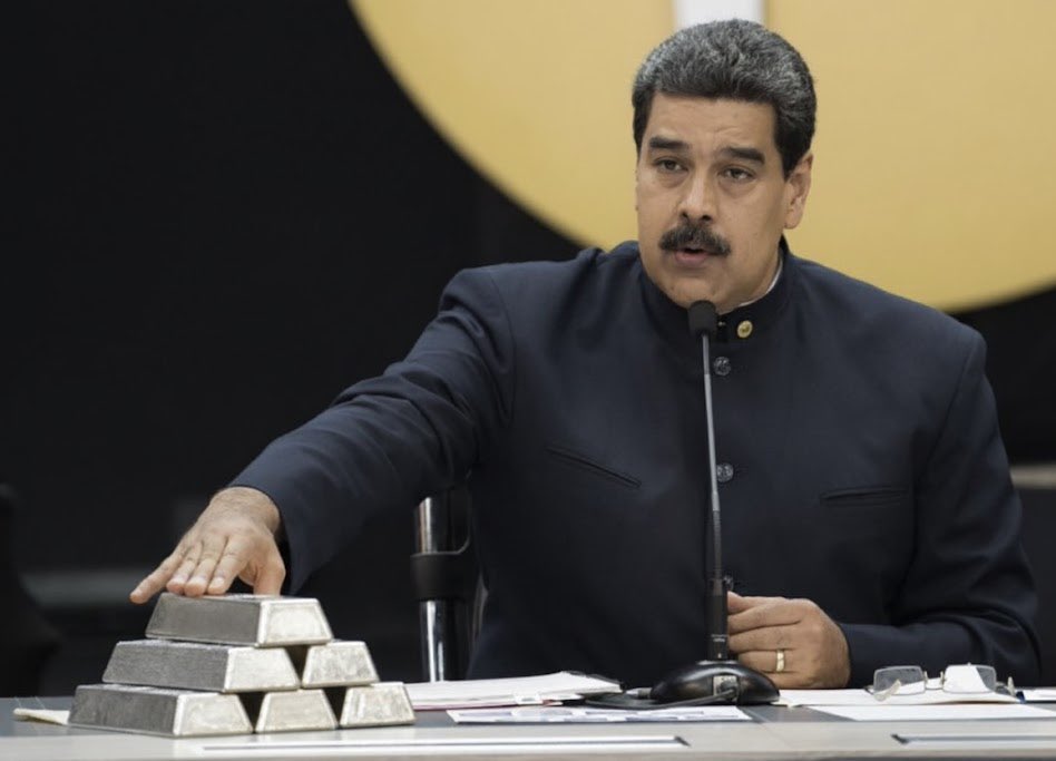 GodsBurnt's tweet image. 🚨 THEY ARE LYING TO YOU ABOUT VENEZUELA 🇻🇪

Today’s mission was an asset acquisition, not a war on drugs.

Venezuela currently holds 408 metric tons of silver and 161 metric tons of gold in their reserves. 

At today’s prices, we aren't just talking billions.

WE ARE TALKING…