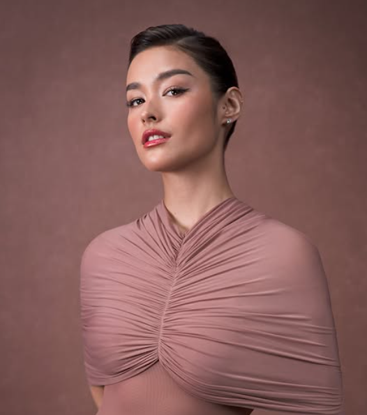 JDom07252205's tweet photo. @Lizasoberano  Happy 28th Liza and may the start of your bday and year 2026 signal a new beginning full of lovely surprises throughout the year and onward. https://t.co/KrfgMuxQD8