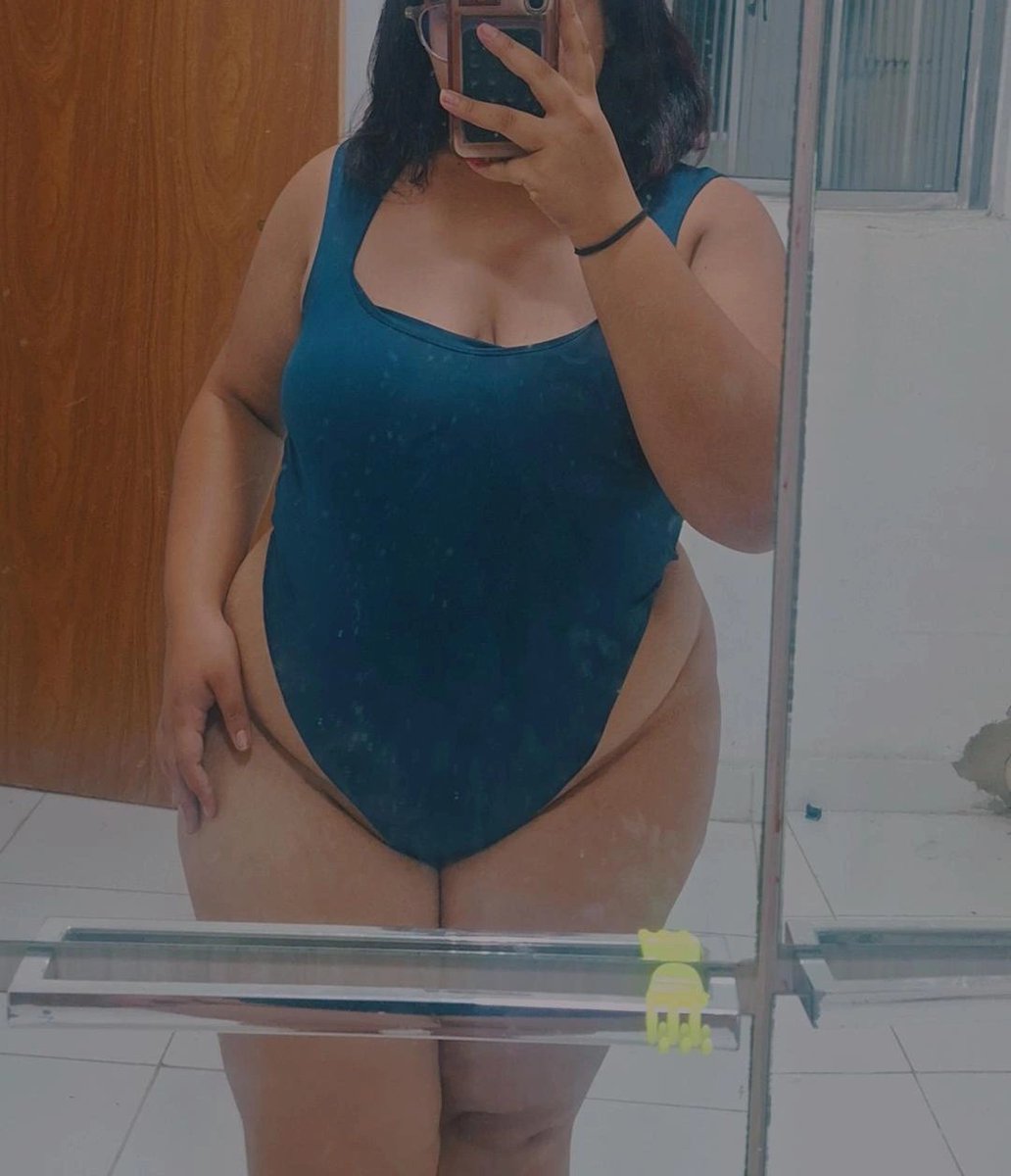 yourf4vdoll_'s tweet photo. just got home from work https://t.co/SU1Coyc5xi