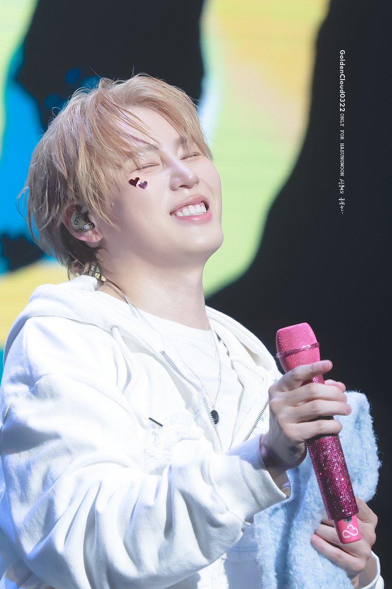 GoldenCloud0322's tweet image. 251231
하성운 팬미팅 Tell The World

하성운 귀여워 😍 

#하성운 #HASUNGWOON @gooreumseng