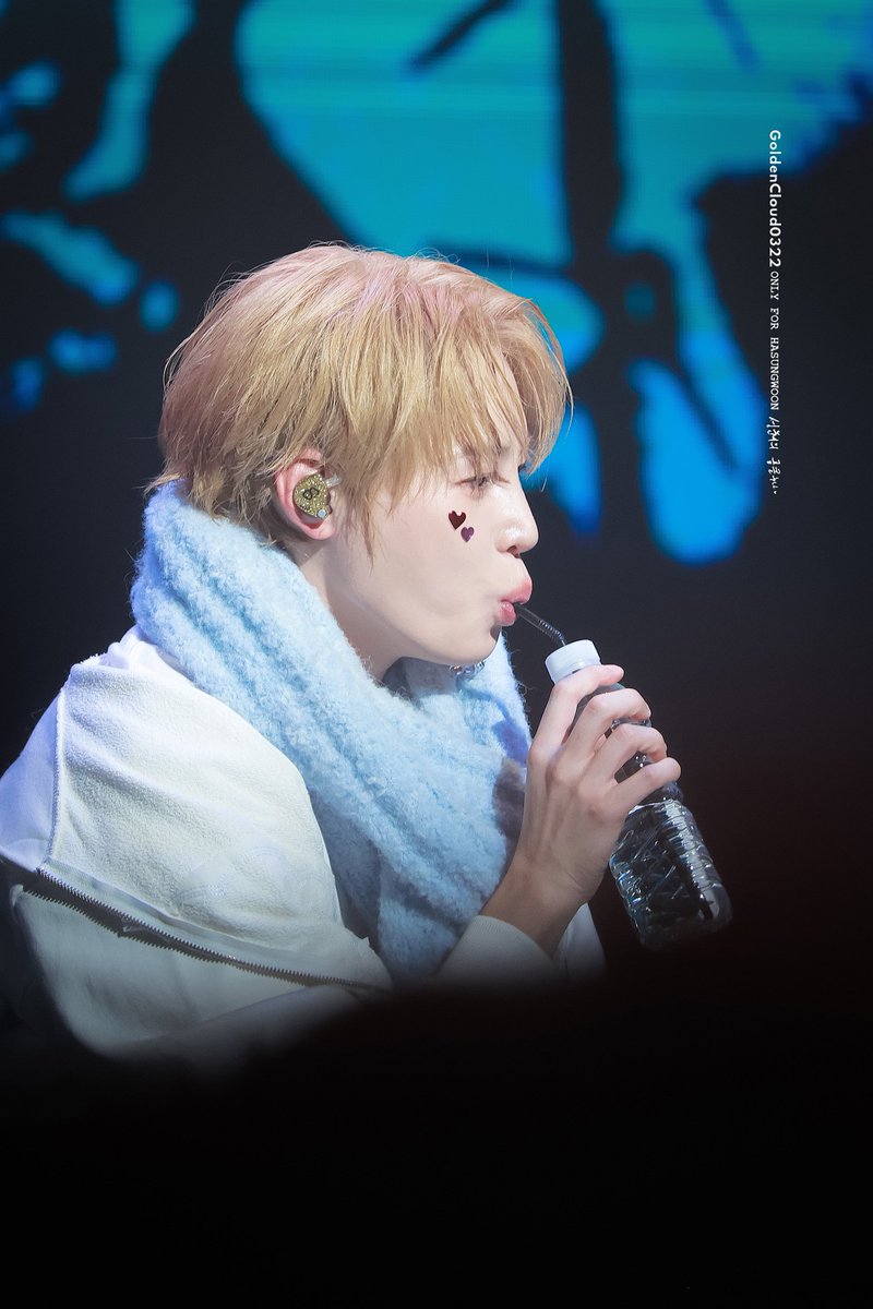 GoldenCloud0322's tweet image. 251231
하성운 팬미팅 Tell The World

하성운 귀여워 😍 

#하성운 #HASUNGWOON @gooreumseng