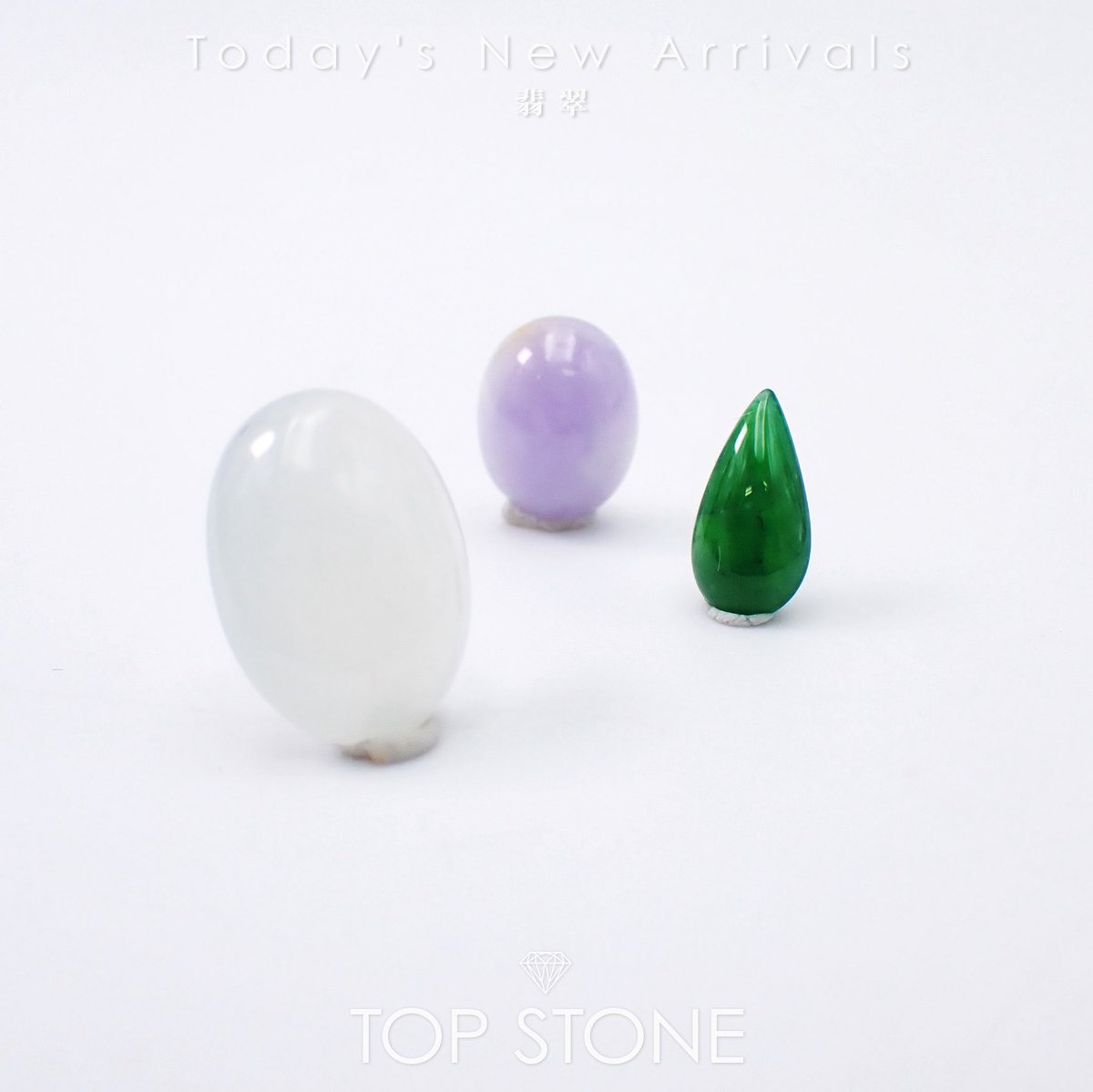 ▷ 翡翠 ビルマ産 : 0.59ct / 6.3x4.7mm : Item No.26952 柔らかく光が