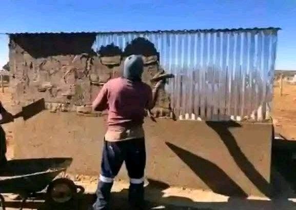 Me trying to hide my true colours😂😂