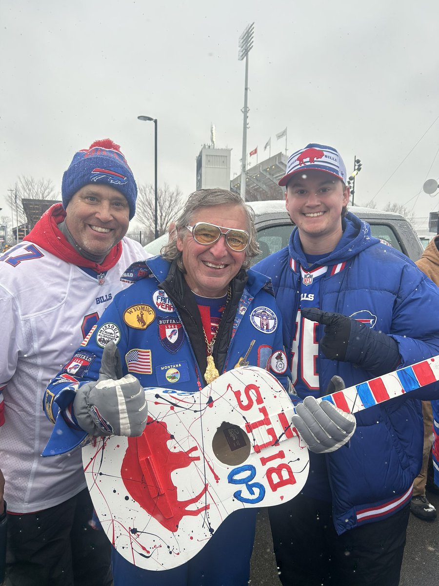 Parksie1277's tweet photo. @billselvis See you tomorrow at the Crown Royal Tailgate. https://t.co/r8ZK3CjAoU