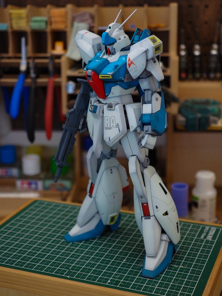 【ブログ予告】
次はMG リ・ガズィの記事準備中です。
プロポーション改修をしつつ、重厚感ある仕上がりを目指しました。現在はみんべーさん（<a href="/minnanoba/">みんなの工作ベース公式</a>）で展示頂いてます😊
公開までもう少しお待ちください！
#GUNPLA #彩風 #PiroStyle