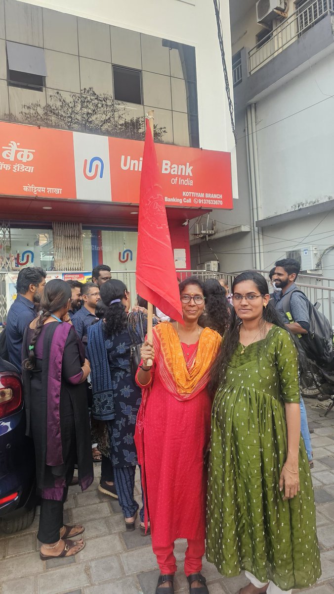 Bank Employees' on Street for their Fair Demand of #5DayBankingNow #AIBEA 
<a href="/DFS_India/">DFS</a> <a href="/nsitharaman/">Nirmala Sitharaman</a> <a href="/nsitharamanoffc/">Nirmala Sitharaman Office</a> <a href="/IbaChairman/">Chairman IBA |Stay Home Stay Safe</a> <a href="/ChiefIba/">IBA_Chief_Executive</a>